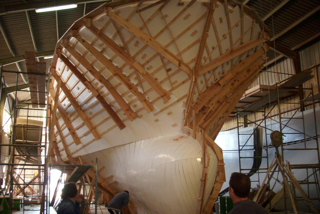 Construcción del barco de pesca Nuevo Gabriel. Estructura de madera.